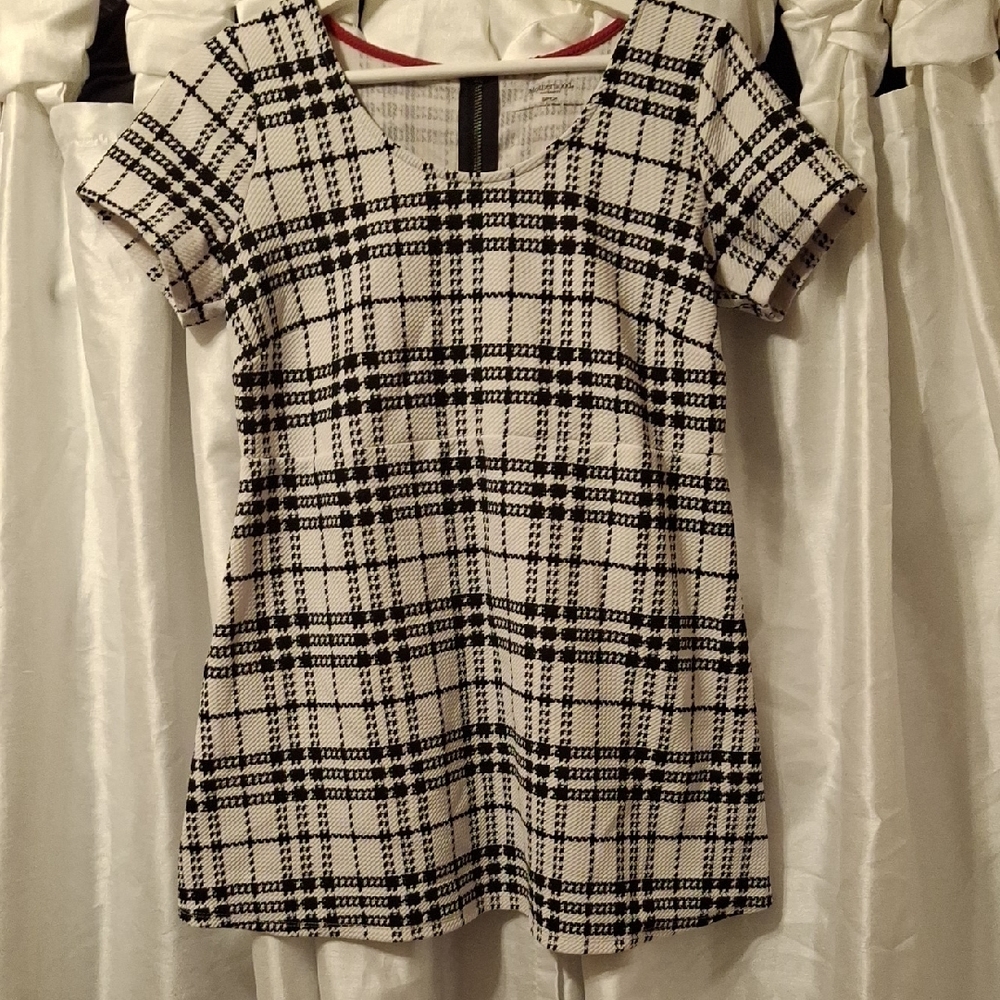 Motherhood Black and White Plaid Short Sleeve Top SP